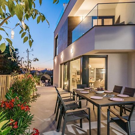 Villa Elena Deluxe Mit Whirlpool Und Beheiztem Pool Am Meer Und Wunderschoenen Blick Auf Die Brijuni Inseln Fažana Exteriör bild