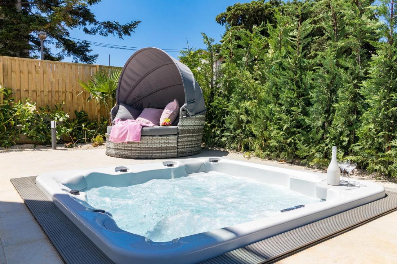 Villa Elena Deluxe Mit Whirlpool Und Beheiztem Pool Am Meer Und Wunderschoenen Blick Auf Die Brijuni Inseln Fažana Exteriör bild