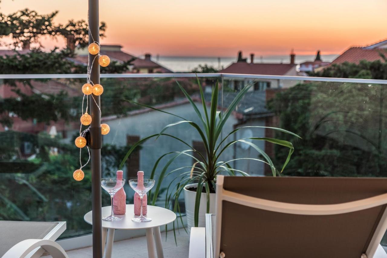 Villa Elena Deluxe Mit Whirlpool Und Beheiztem Pool Am Meer Und Wunderschoenen Blick Auf Die Brijuni Inseln Fažana Exteriör bild