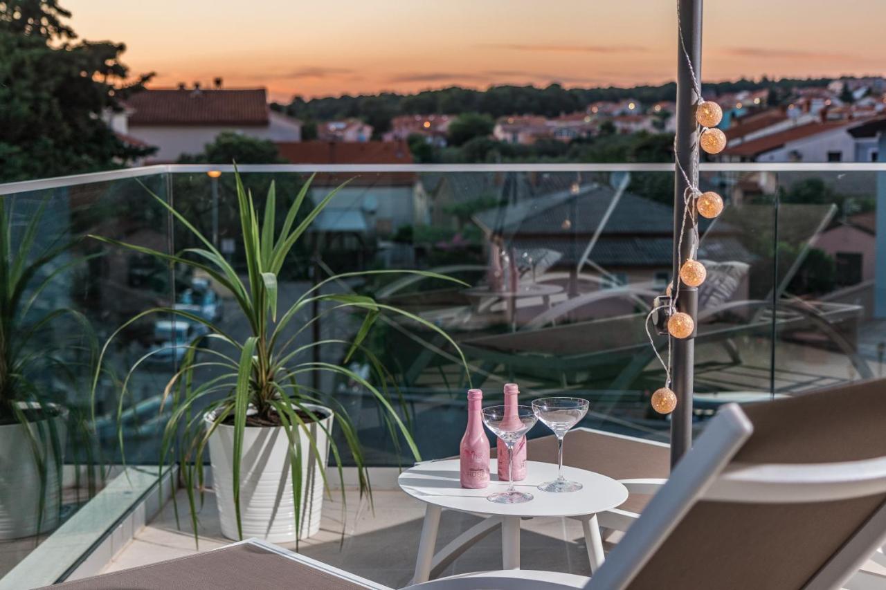 Villa Elena Deluxe Mit Whirlpool Und Beheiztem Pool Am Meer Und Wunderschoenen Blick Auf Die Brijuni Inseln Fažana Exteriör bild