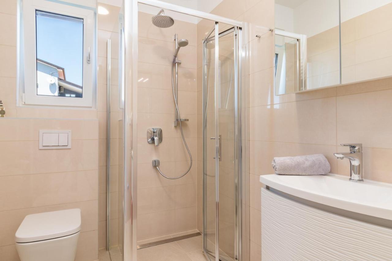 Villa Elena Deluxe Mit Whirlpool Und Beheiztem Pool Am Meer Und Wunderschoenen Blick Auf Die Brijuni Inseln Fažana Exteriör bild