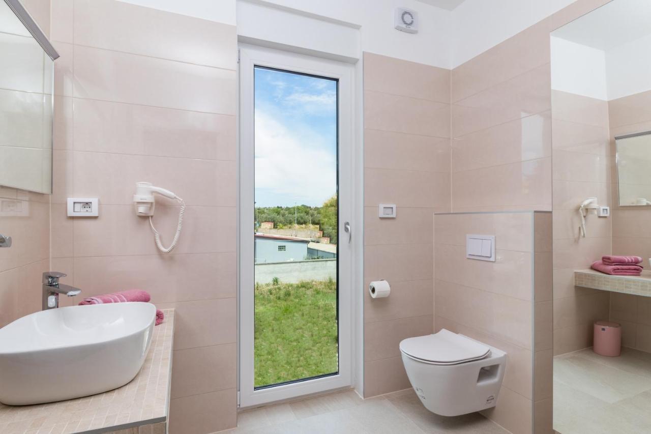 Villa Elena Deluxe Mit Whirlpool Und Beheiztem Pool Am Meer Und Wunderschoenen Blick Auf Die Brijuni Inseln Fažana Exteriör bild
