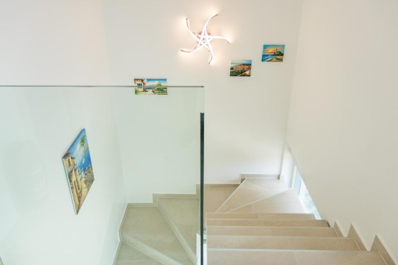 Villa Elena Deluxe Mit Whirlpool Und Beheiztem Pool Am Meer Und Wunderschoenen Blick Auf Die Brijuni Inseln Fažana Exteriör bild