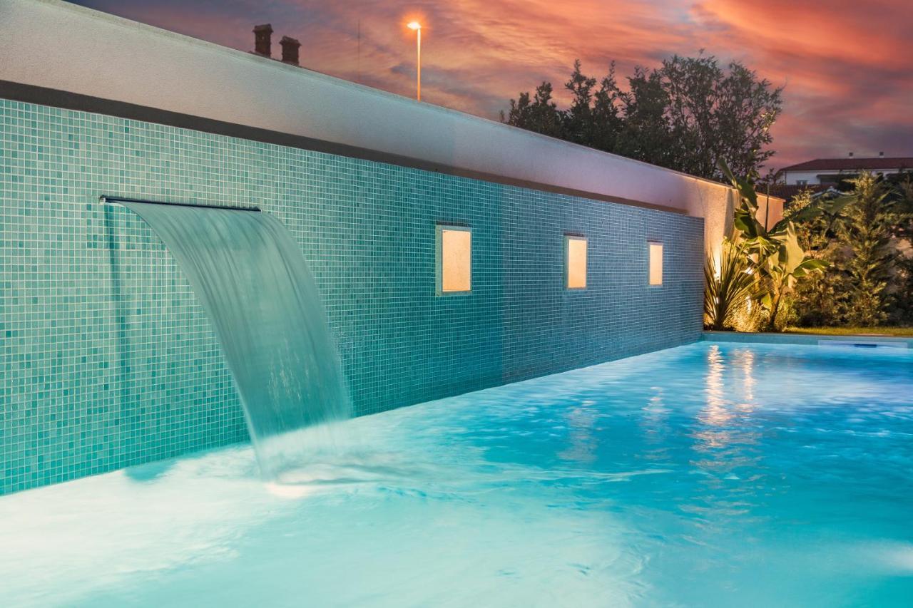 Villa Elena Deluxe Mit Whirlpool Und Beheiztem Pool Am Meer Und Wunderschoenen Blick Auf Die Brijuni Inseln Fažana Exteriör bild
