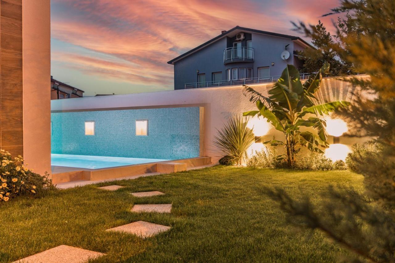 Villa Elena Deluxe Mit Whirlpool Und Beheiztem Pool Am Meer Und Wunderschoenen Blick Auf Die Brijuni Inseln Fažana Exteriör bild