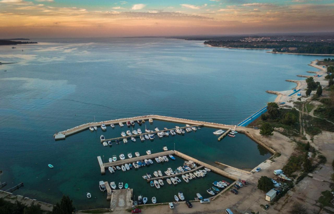 Villa Elena Deluxe Mit Whirlpool Und Beheiztem Pool Am Meer Und Wunderschoenen Blick Auf Die Brijuni Inseln Fažana Exteriör bild
