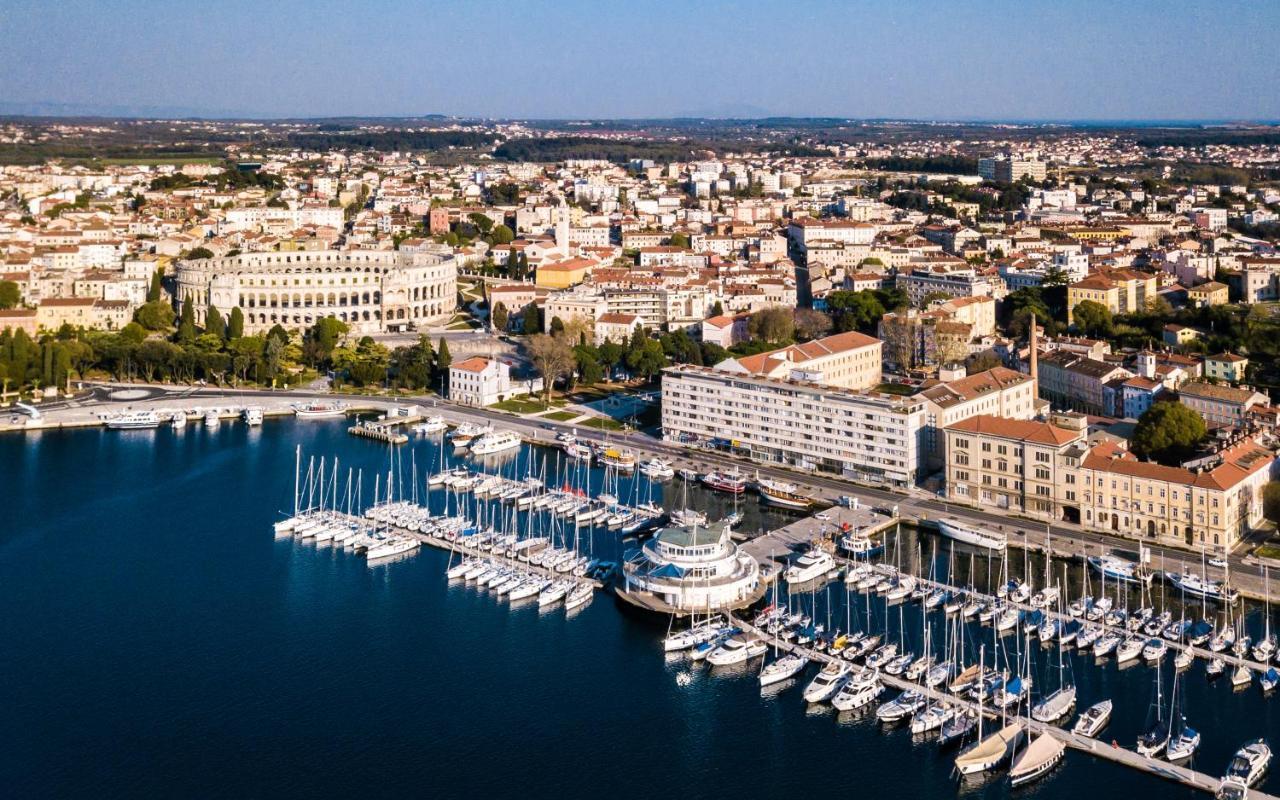 Villa Elena Deluxe Mit Whirlpool Und Beheiztem Pool Am Meer Und Wunderschoenen Blick Auf Die Brijuni Inseln Fažana Exteriör bild